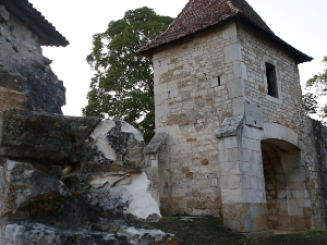 Vaucouleurs::Filming of the exterior of the castle of Sir Robert de Baudricourt; filming of the interior of the crypt which conserves an image before which Joan often prayed during her visits.